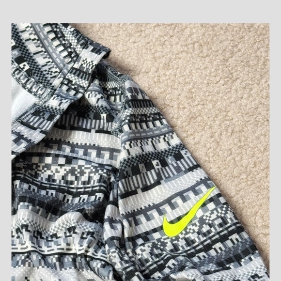 Nike Pro Hyperwarm 1/2 Zip Pullover Top Warm Brushed Fleece Interior Grey Black - Picture 6 of 13